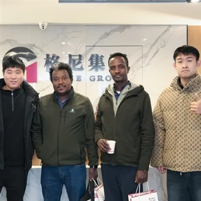 Etiopisk kund besöker GNEE Factory